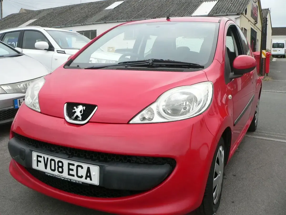 Used Peugeot 107 68 HP (50 kW) 2008 Red Hatchback