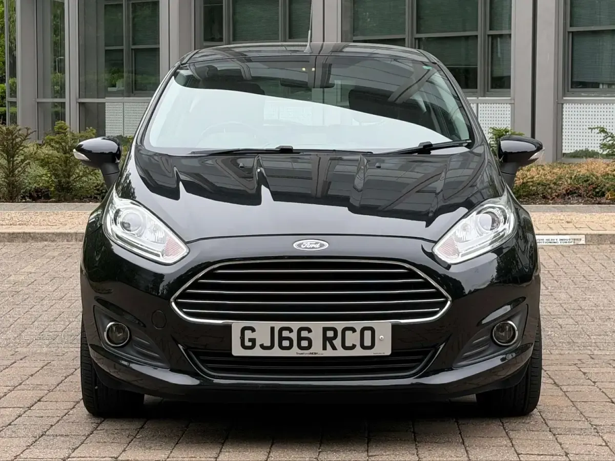 Used Ford Fiesta Zetec 101 HP (74 kW) 2016 Black Hatchback