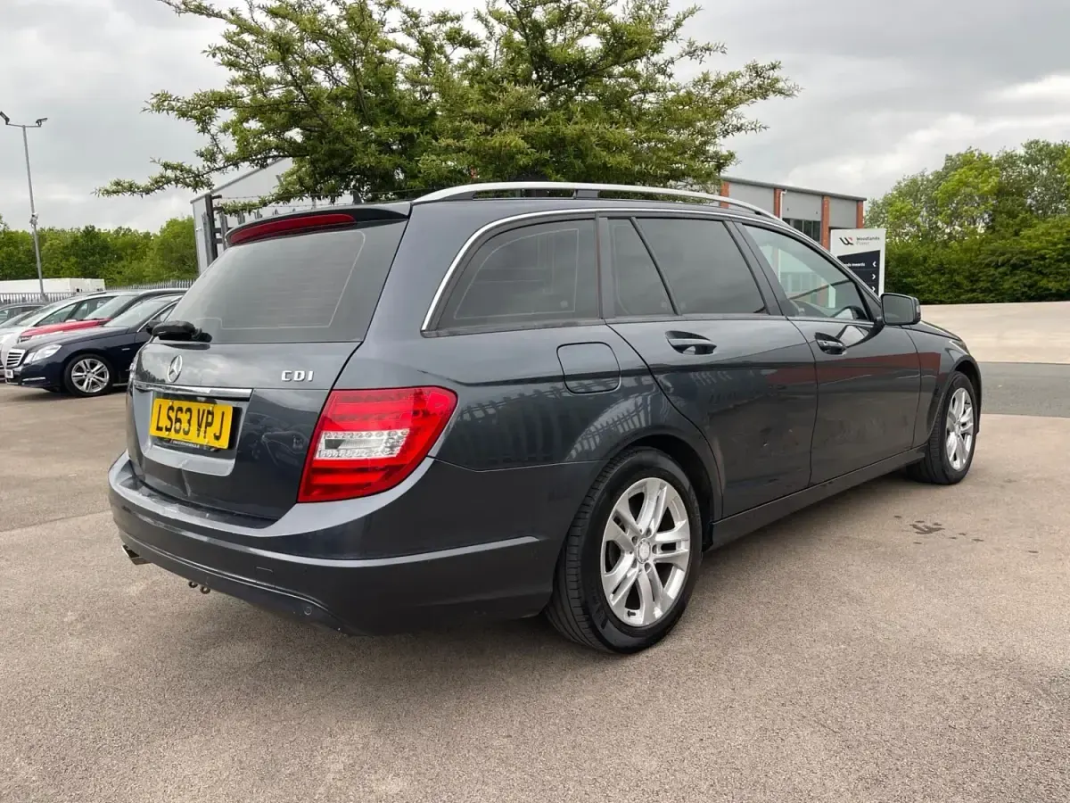 Używany Mercedes C220 Executive 2013 Szary Kombi