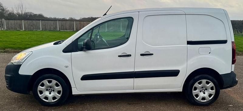Used Peugeot Partner 2018 White MPV