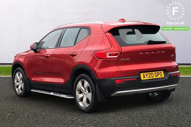 Used Volvo XC40 Momentum 163 HP (119 kW) 2020 Red SUV