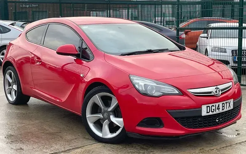 Usado Vauxhall Astra GTC Sport 165 HP (121 kW) 2013 Coupé