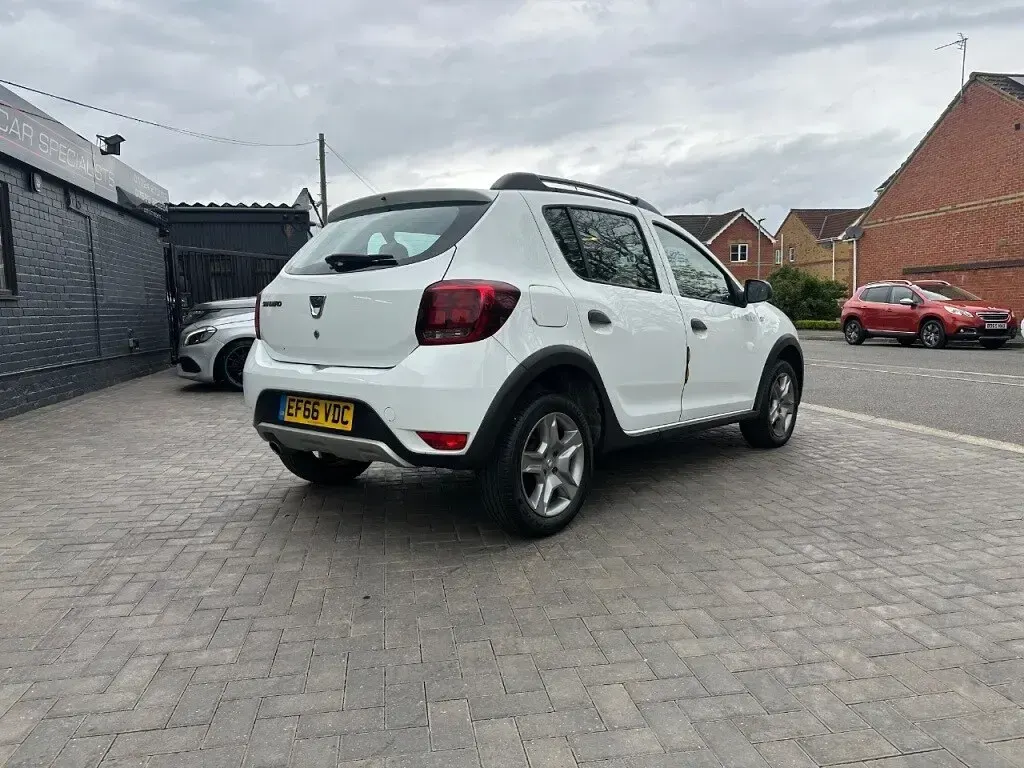 Used Dacia Sandero Ambiance 90 HP (66 kW) 2016 White Hatchback