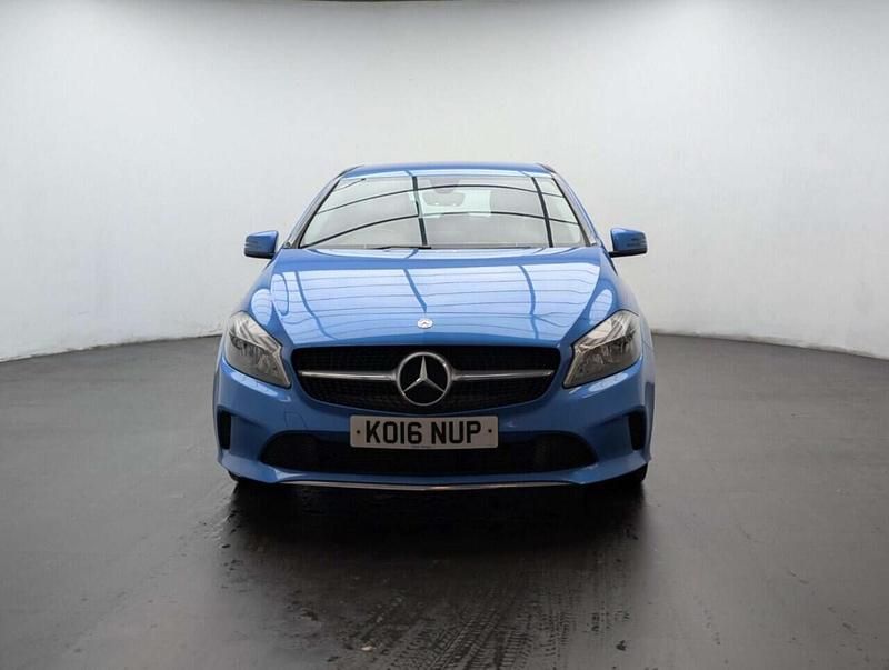 Used Mercedes A180 122 HP (89 kW) 2016 Blue Hatchback