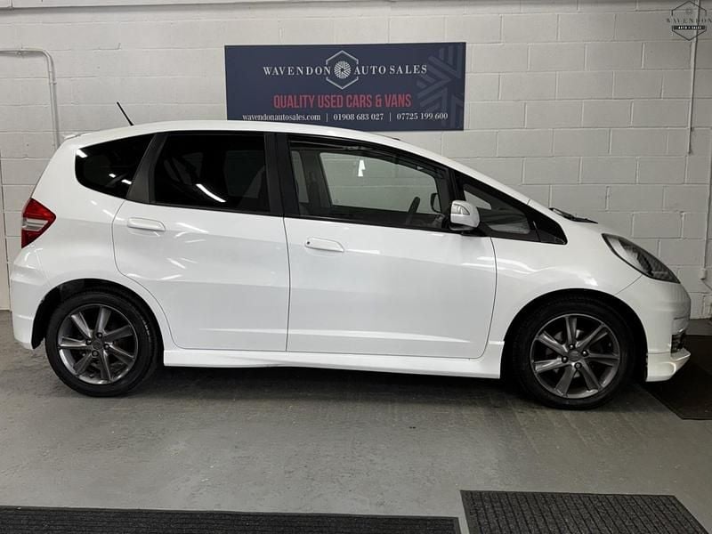 Used Honda Jazz SI 2015 White Hatchback