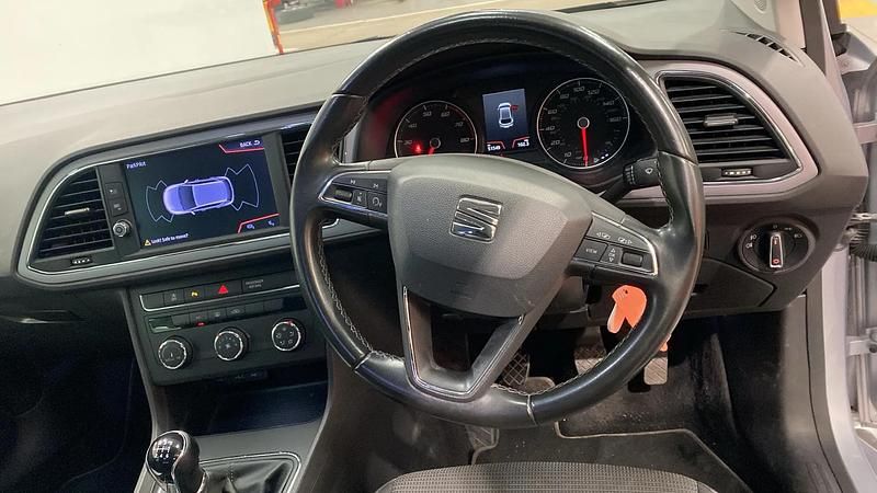 Used Seat Leon SE Dynamic 115 HP (84 kW) 2020 Silver Hatchback