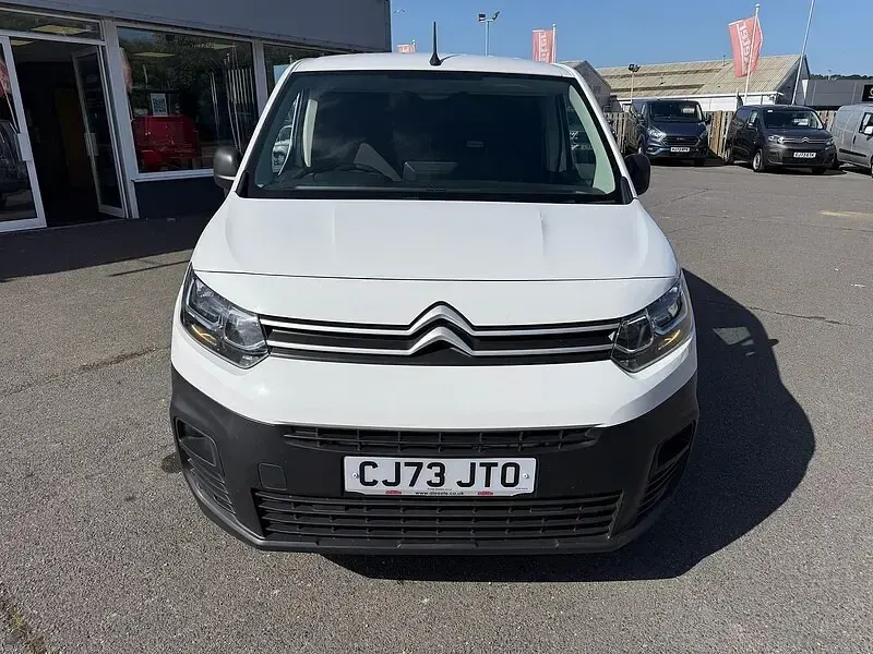 Used Citroën Berlingo 99 HP (72 kW) 2023 Icy white MPV