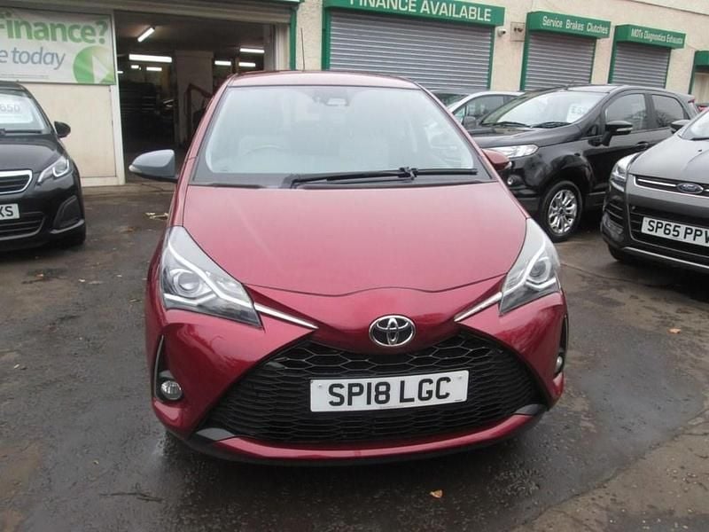Used Toyota Yaris Design 111 HP (81 kW) 2018 Red Hatchback