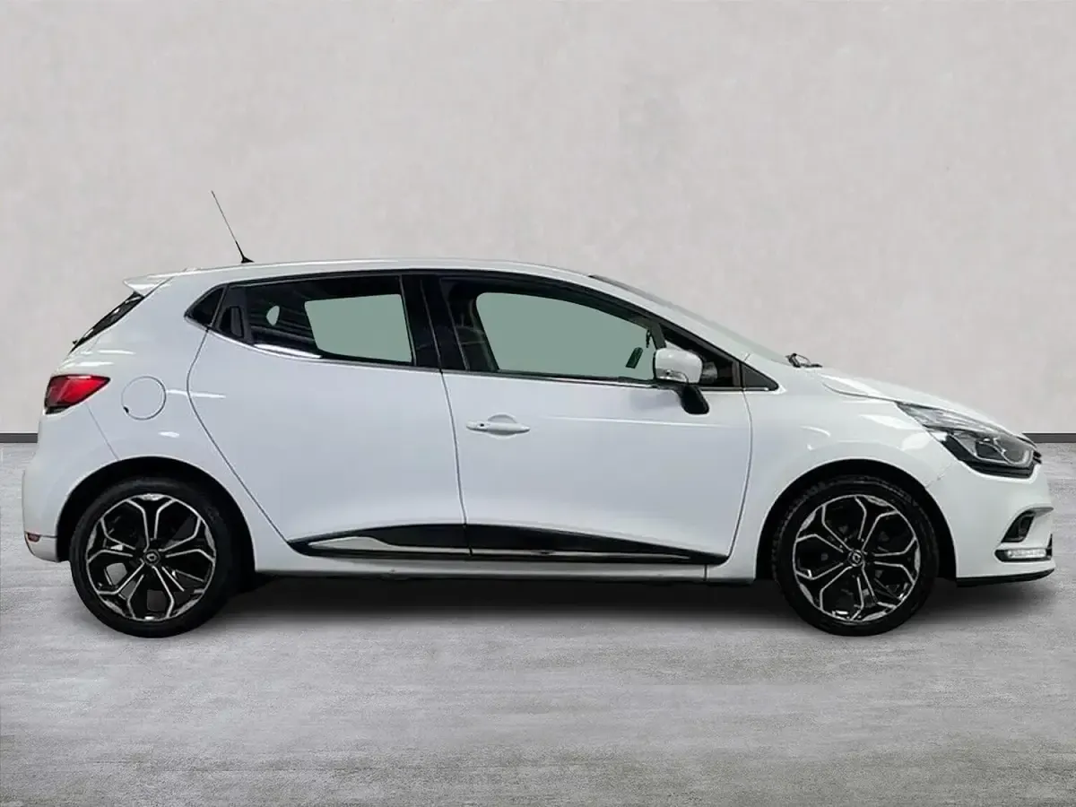 Used Renault Clio Iconic 2018 White Hatchback