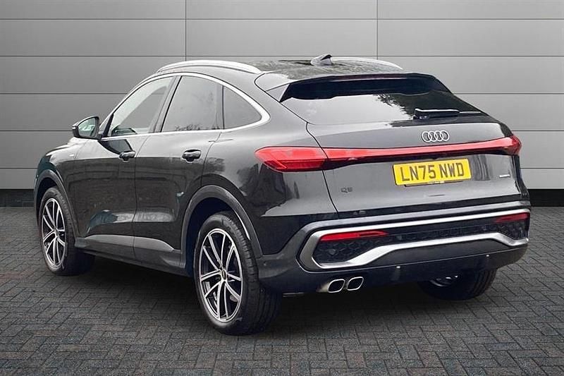 Used Audi Q5 Advanced 204 HP (150 kW) 2025 Mythos black SUV