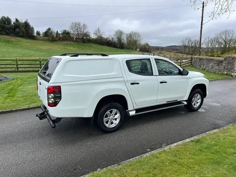 Begagnad Mitsubishi L200 150 HK (110 kW) 2020 Vit Pickup