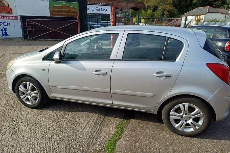 Used Vauxhall Corsa Club 89 HP (65 kW) 2007 Silver Hatchback