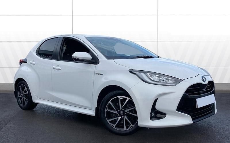 Used 2025 Toyota Yaris Hybrid Design Hatchback | £15,193 (Super price) - Image 1/4