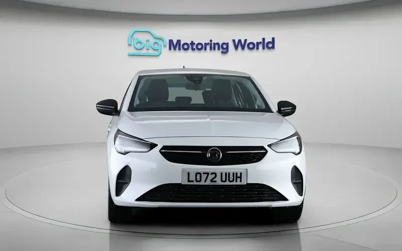 Used Vauxhall Corsa Design Edition 75 HP (55 kW) 2022 White Hatchback