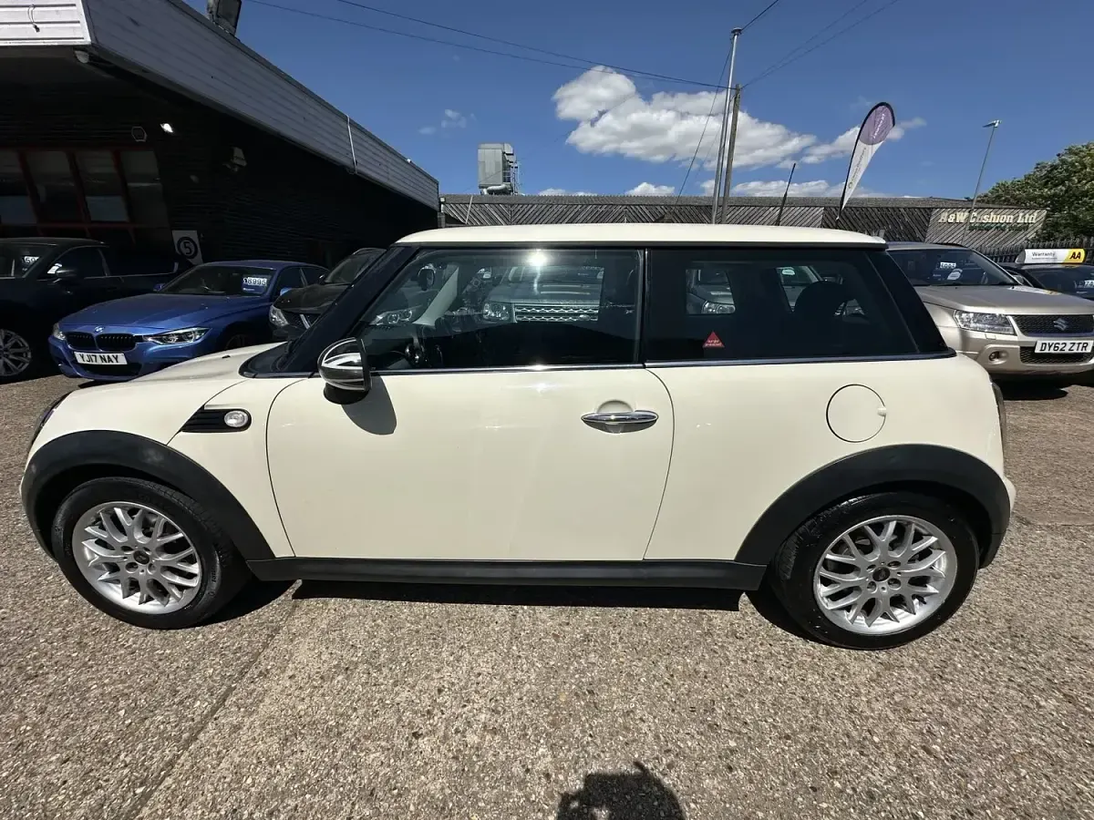 Used Mini Cooper Hatch 120 HP (88 kW) 2008 White Hatchback