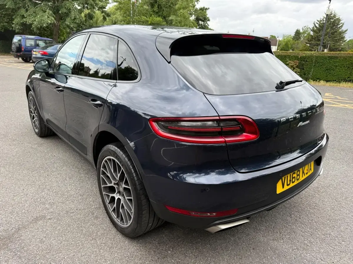 Used Porsche Macan 252 HP (185 kW) 2018 Blue SUV