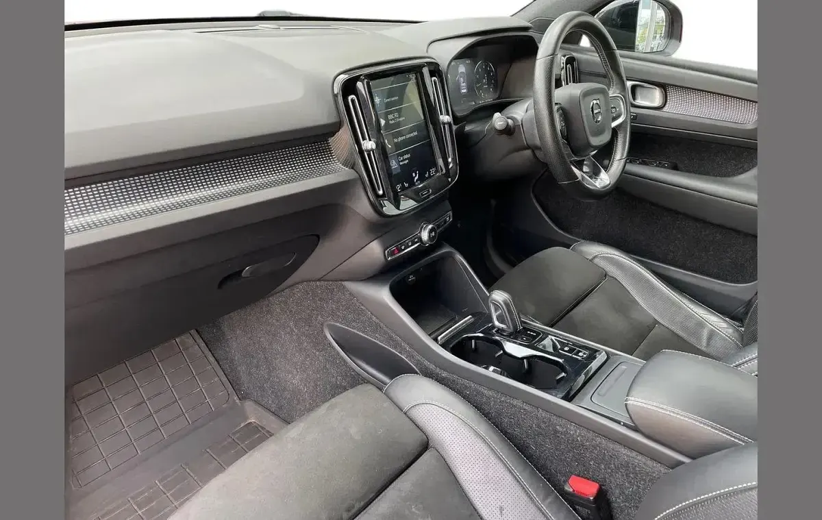 Used Volvo XC40 R-Design Pro 187 HP (137 kW) 2018 Red SUV