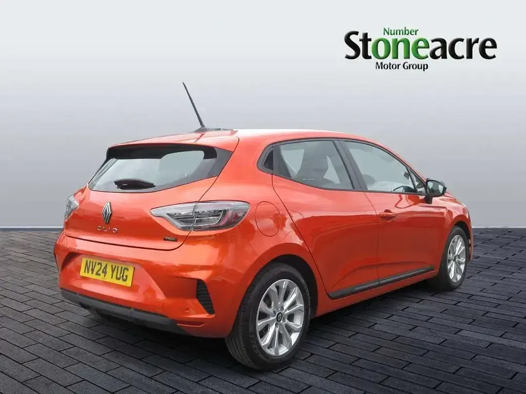 Used Renault Clio V Evolution 143 HP (105 kW) 2024 Orange Hatchback