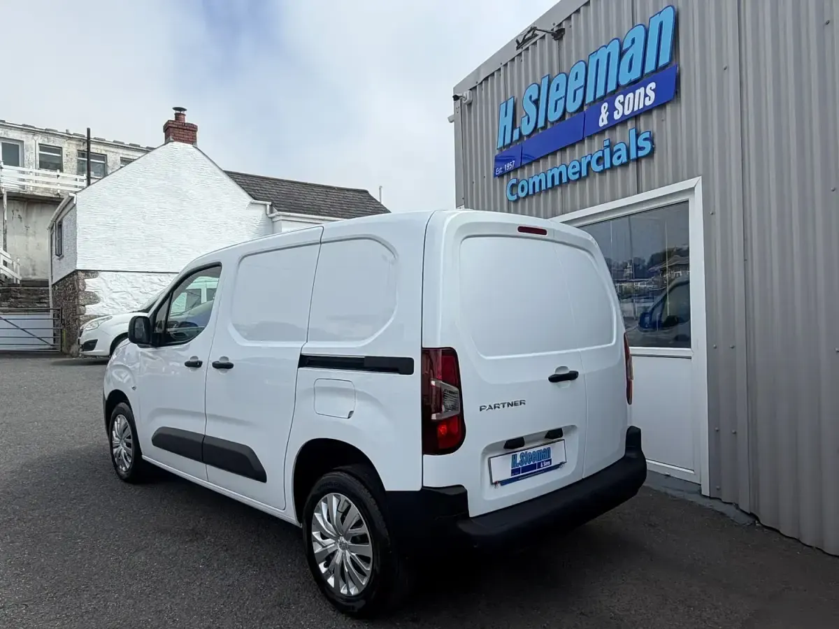 Used Peugeot Partner 131 HP (96 kW) 2021 White MPV