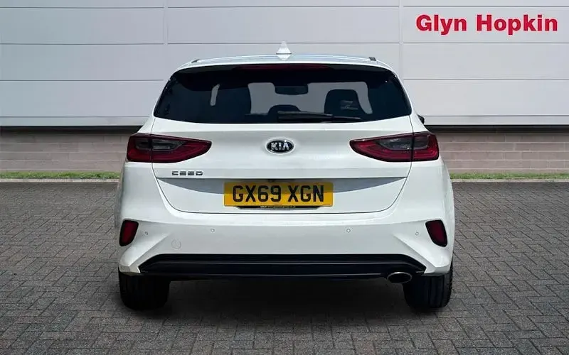 Used Kia Ceed 140 HP (102 kW) 2019 White Hatchback