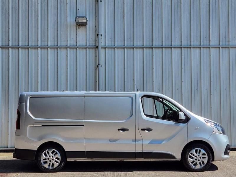 Used Renault Trafic 120 HP (88 kW) 2018 Silver MPV