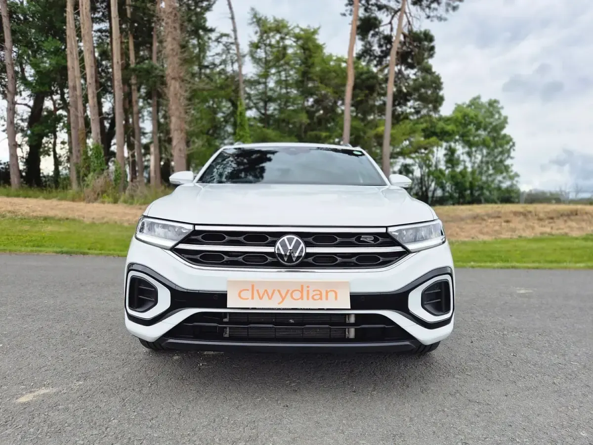 Used VW T-Roc R-line 150 HP (110 kW) 2025 White SUV