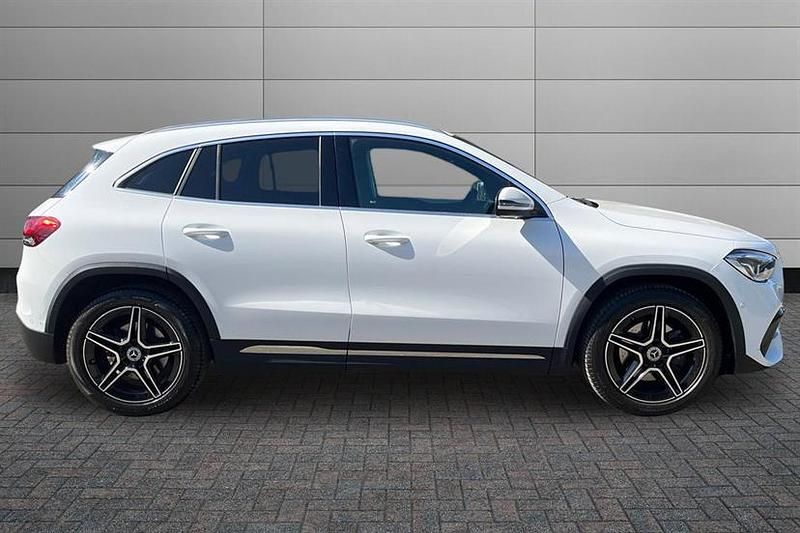 Used Mercedes GLA220 Executive 190 HP (139 kW) 2022 Polar white SUV