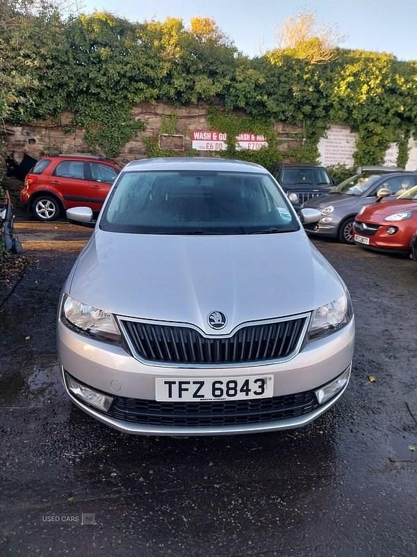Silver Used 2014 Skoda Rapid SE Hatchback | £3,695 (Fair price) - Image 1/4