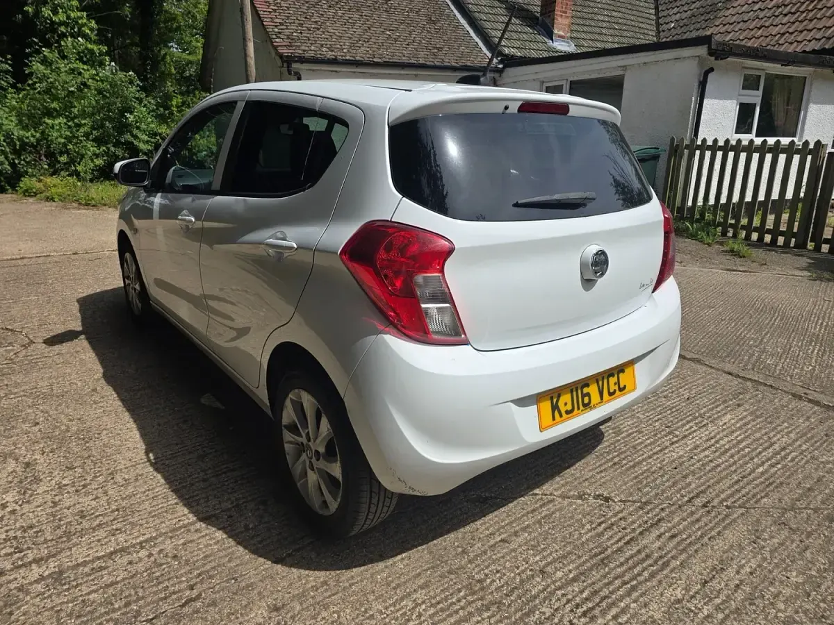Used Vauxhall Viva 75 HP (55 kW) 2016 White Hatchback