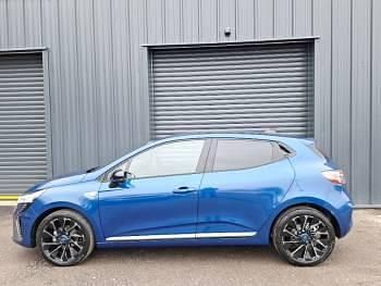 New Renault Clio V Techno 143 HP (105 kW) 2025 Special metallic  iron blue Hatchback