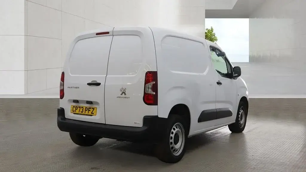 Used Peugeot Partner Premium 102 HP (75 kW) 2024 White MPV