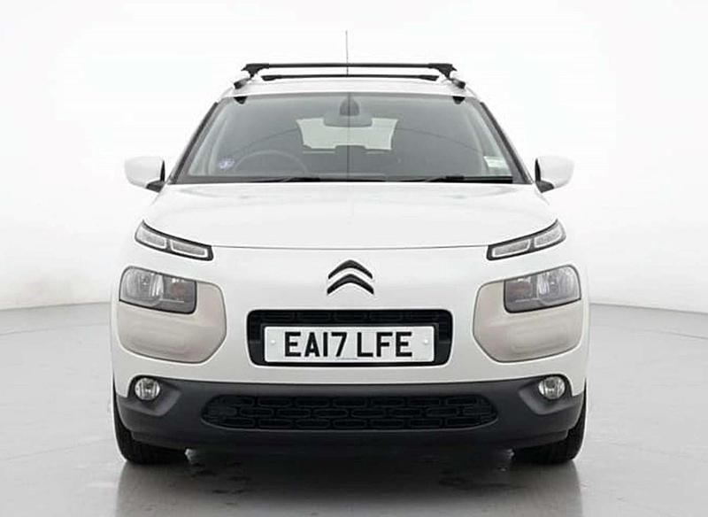 Used Citroën C4 PureTech 2017 White SUV