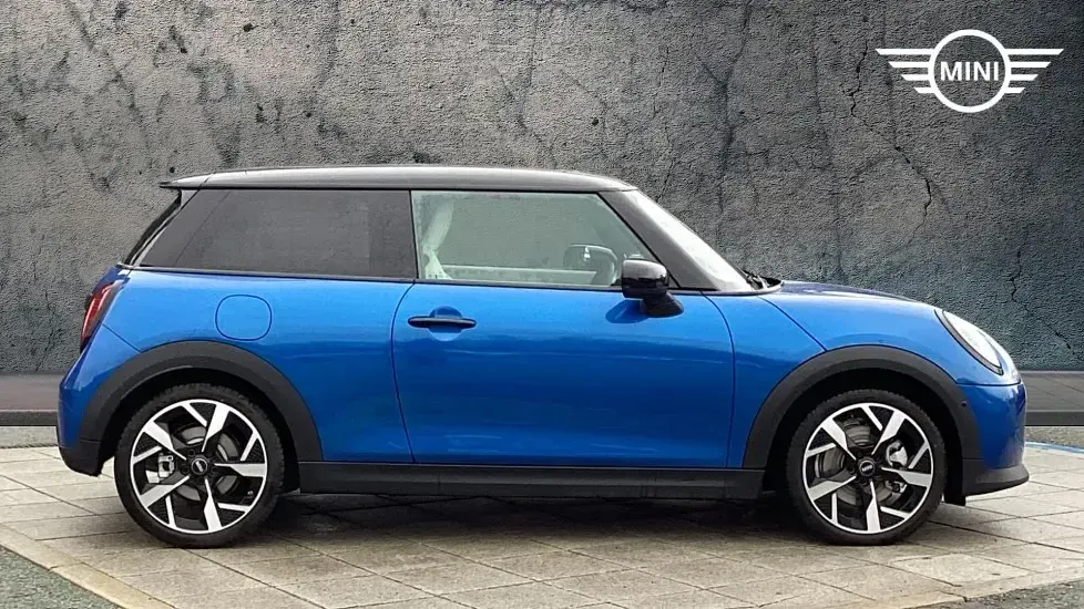Used Mini Cooper Hatch 113 kW (154 HP) 2026 Blue Hatchback