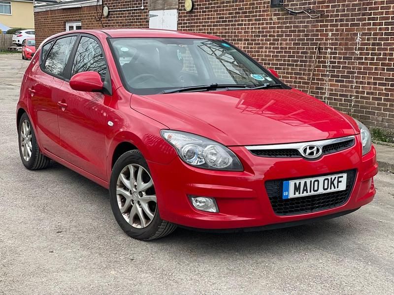 Used Hyundai i30 Style 109 HP (80 kW) 2010 Red Hatchback