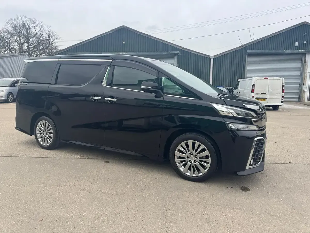 Begagnad Toyota Alphard 180 HK (132 kW) 2017 Svart Minibuss