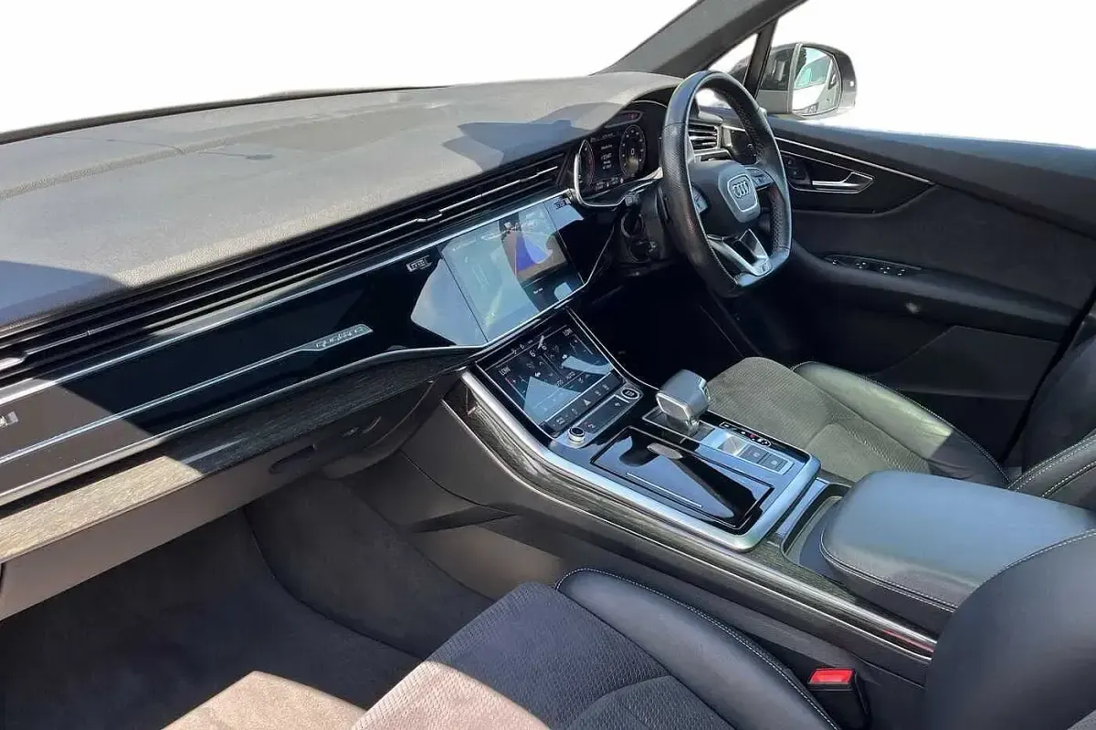 Used Audi Q7 Black Edition 281 HP (206 kW) 2021 Blue SUV
