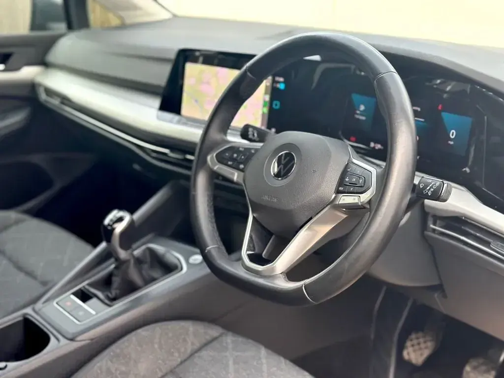 Używany VW Golf VII Life 130 KM (95 kW) 2020 Szary Hatchback