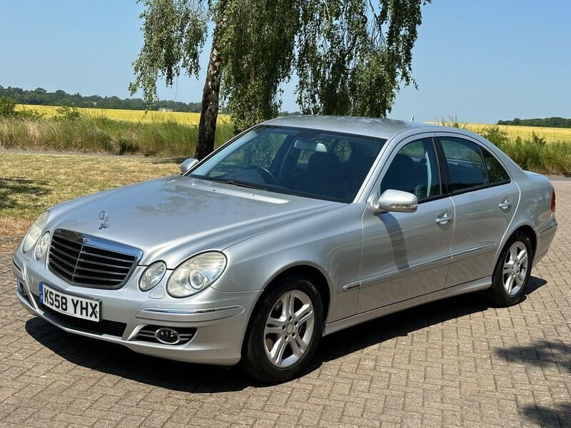 Used Mercedes E220 Avantgarde 170 HP (125 kW) 2008 Silver Sedan