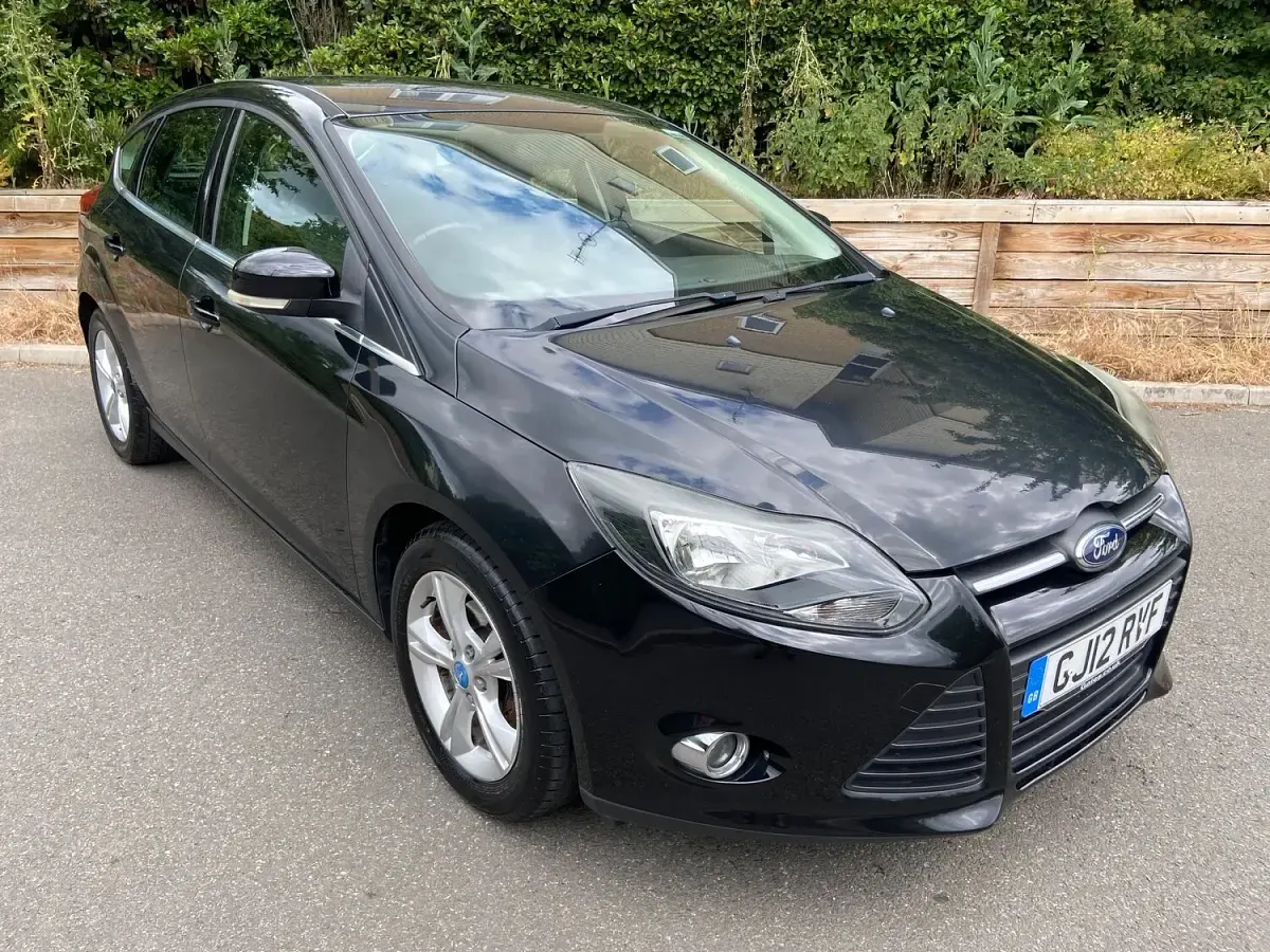 Used Ford Focus Zetec 125 HP (91 kW) 2012 Black Hatchback