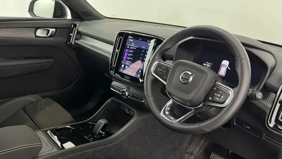 Usado Volvo EX40 Plus 185 kW (252 CV) 2025 Plateado SUV