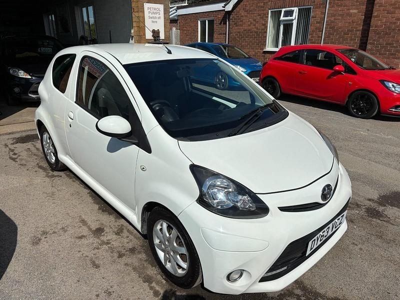 Used Toyota Aygo 2013 White Hatchback