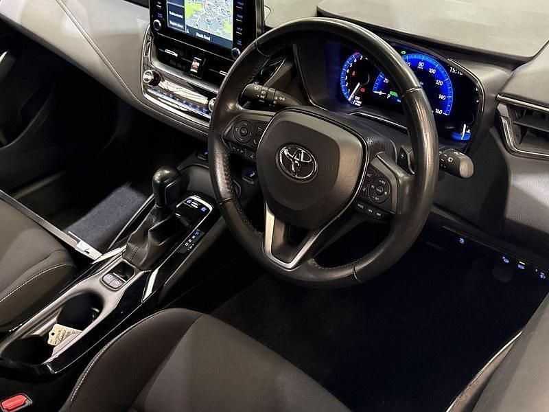 Begagnad Toyota Corolla 184 HK (135 kW) 2020 Vit Kombi