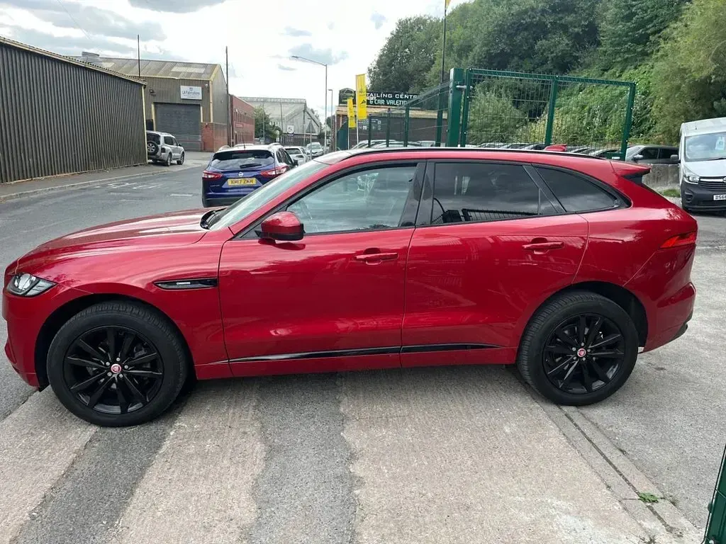 Used Jaguar F-Pace R-Sport 250 HP (183 kW) 2018 Red SUV
