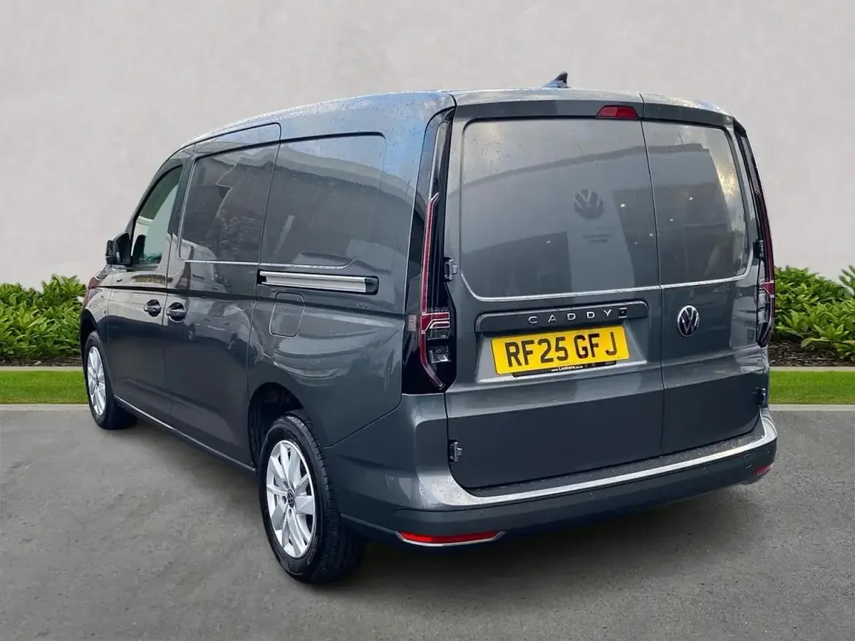 Usado VW Caddy Maxi Pro 122 HP (89 kW) 2025 Cinzento Monovolume