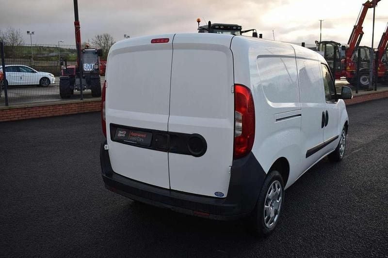 Used Fiat Doblò 105 HP (77 kW) 2019 White MPV
