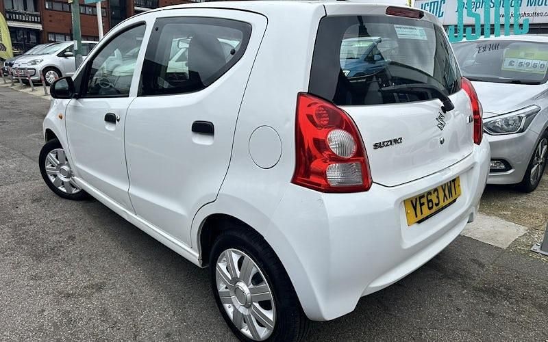 Used Suzuki Alto 68 HP (50 kW) 2013 White Hatchback