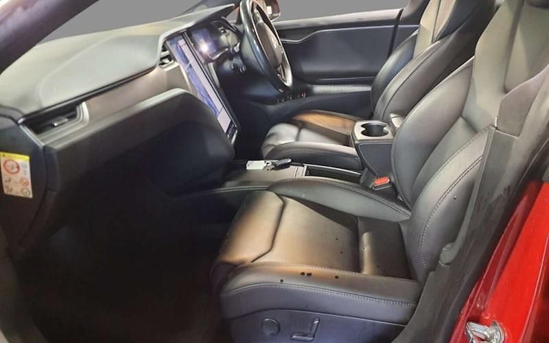 Used Tesla Model S 386 kW (525 HP) 2019 Red Hatchback
