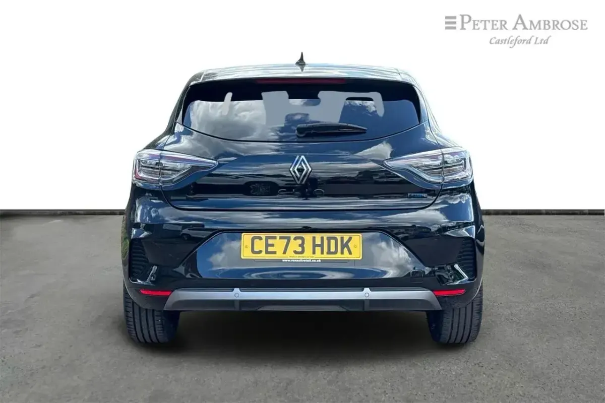 Used Renault Clio Esprit Alpine 140 HP (102 kW) 2023 Black Hatchback