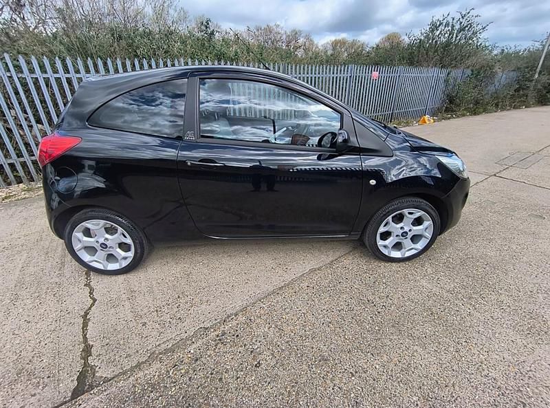 Begagnad Ford Ka Zetec 69 HK (50 kW) 2016 Svart Halvkombi
