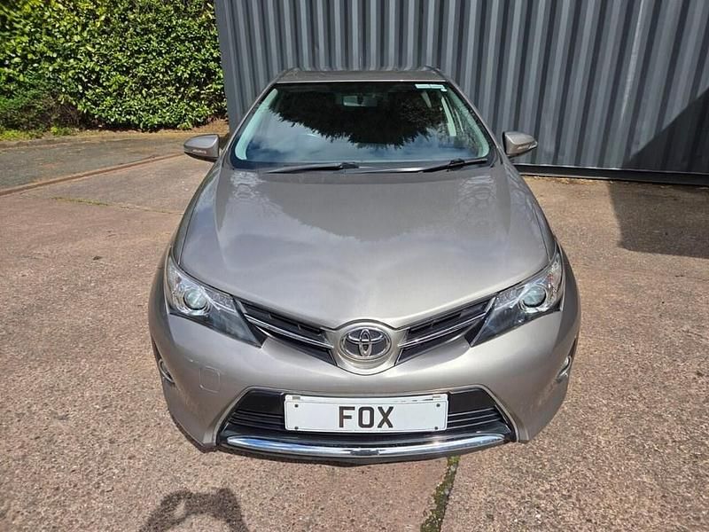 Used Toyota Auris Plus 132 HP (97 kW) 2014 Bronze Hatchback